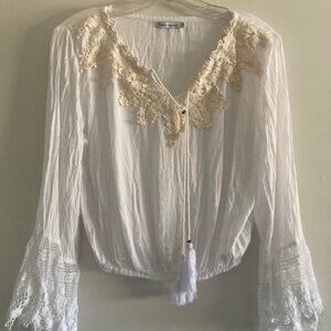 TIARE HAWAII HAND MADE WHITE CROCHETED V-NECK BELL SLEEVE ISLAND INSPIRED LOVELY